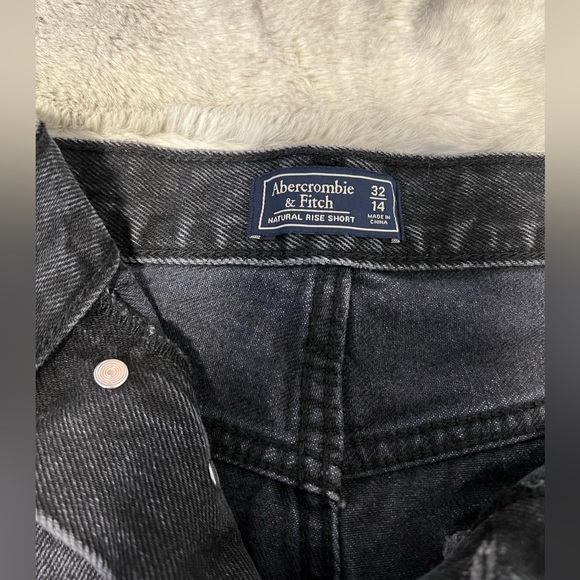 Abercrombie & Fitch Denim Cut Off Shorts Size 32 - Picture 3 of 3